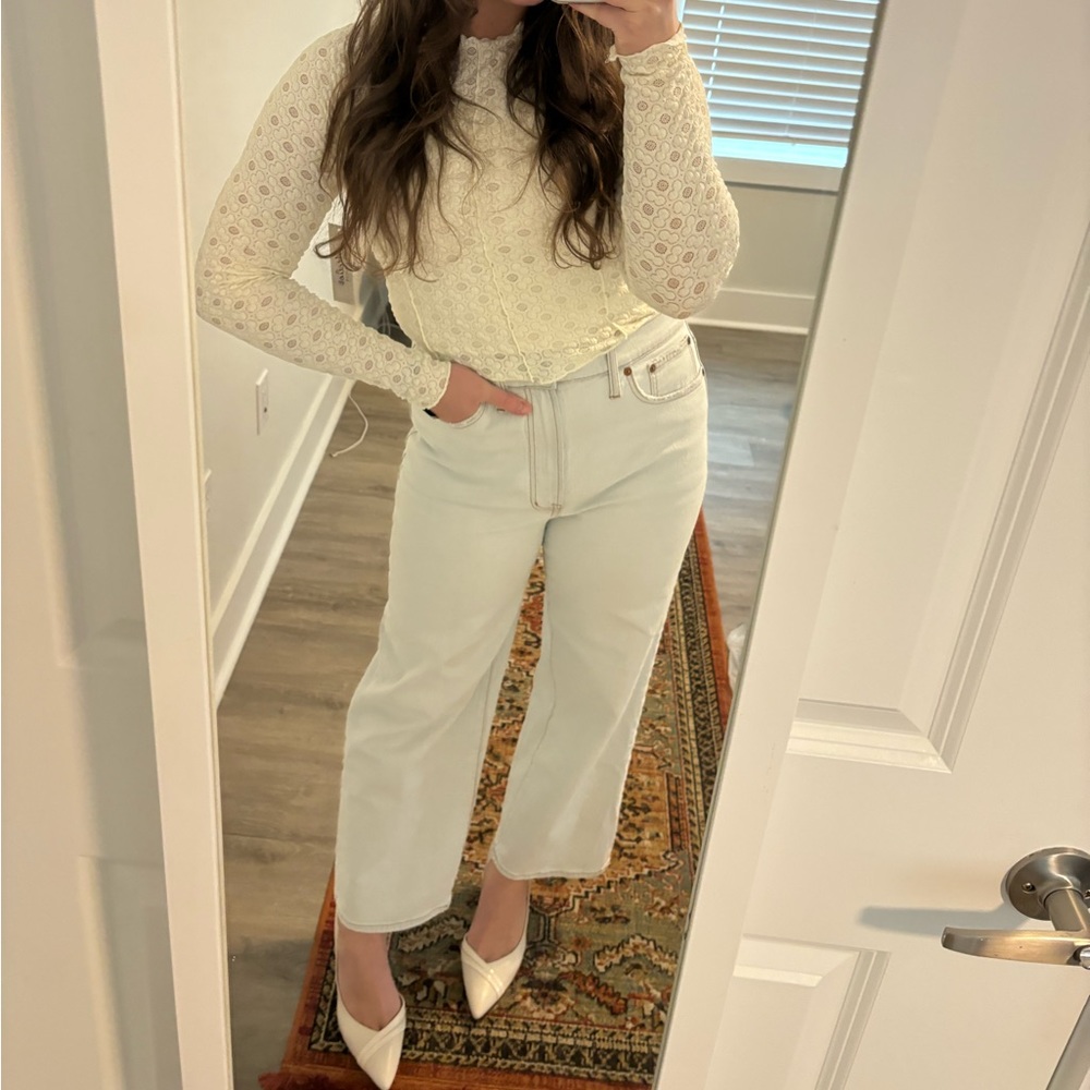 Brand New with tags Madewell Jeans! Light wash, size 29 (8). Originally $128.